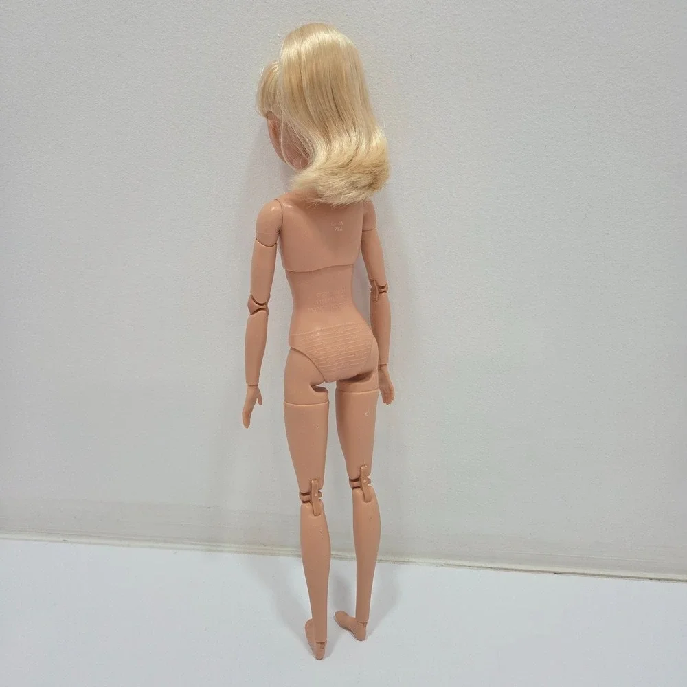 Mattel 2020 Barbie Made to Move Doll Yoga Instructor Articulated Nude GXF04